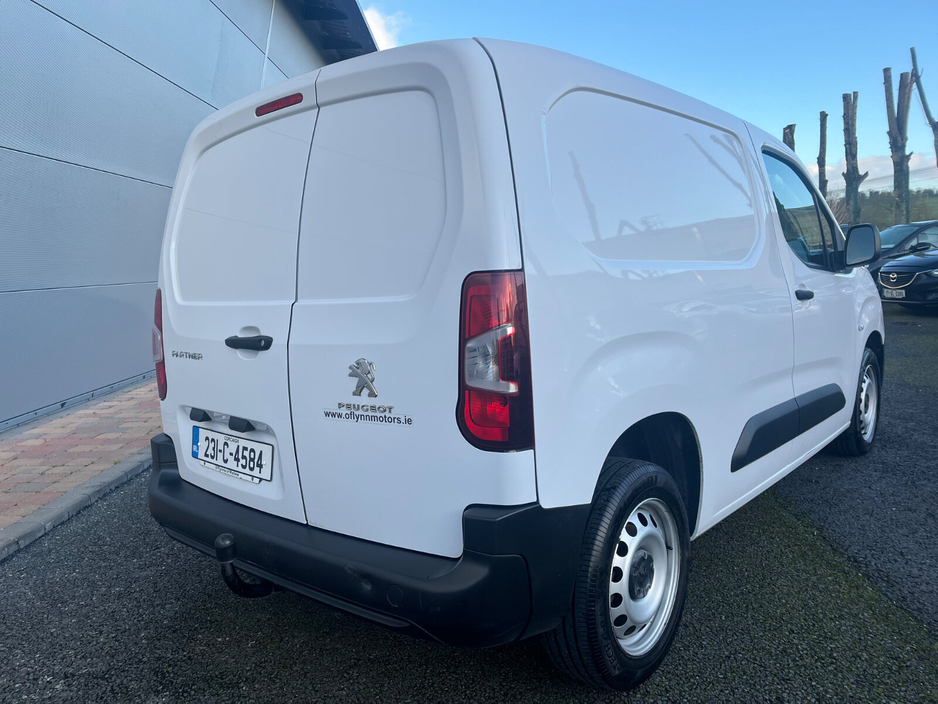 2023 Peugeot Partner  €16,260