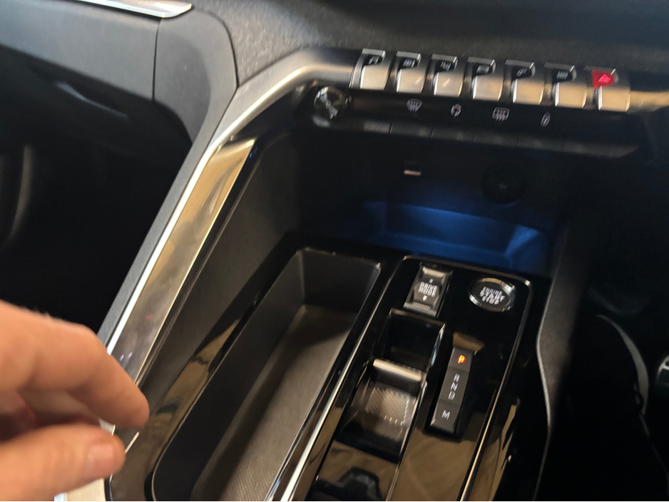 2023 Peugeot 3008 - image 13