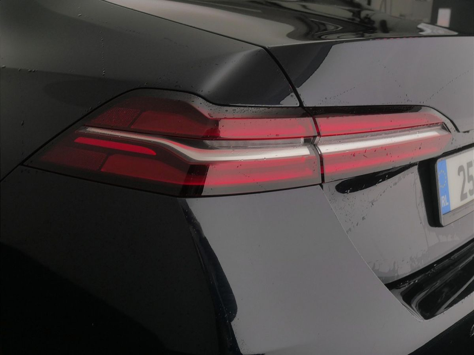 2025 BMW 5 Series - image 19