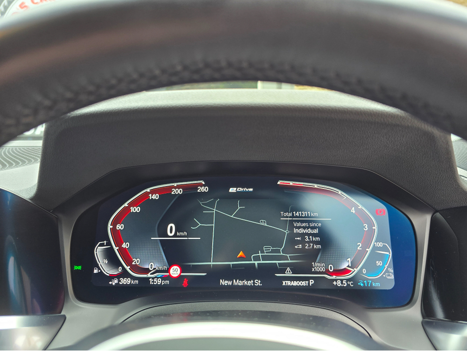 2021 BMW 3 Series - image 24