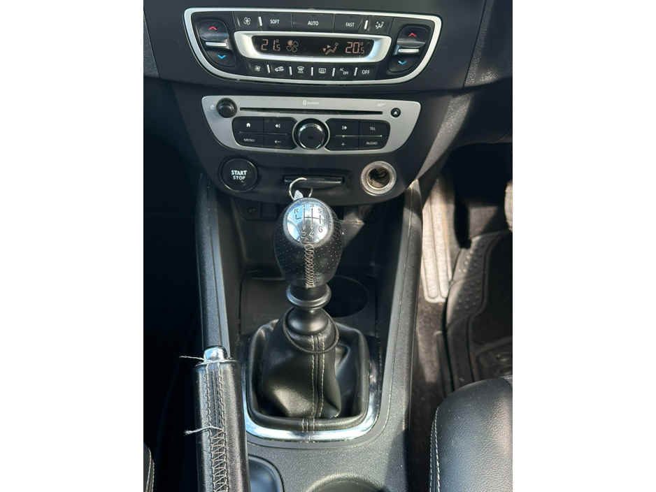 2017 Renault Fluence - image 17