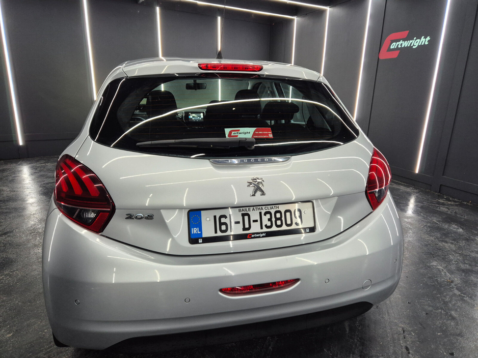 2016 Peugeot 208 - image 6