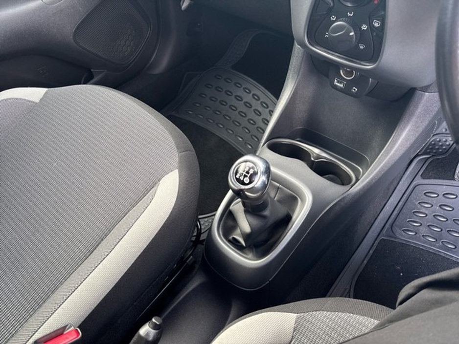 2021 Toyota Aygo - image 13