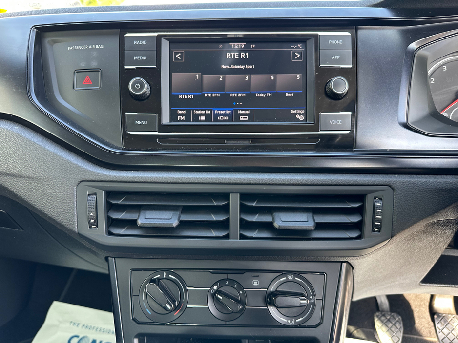 2021 Volkswagen Polo - image 18