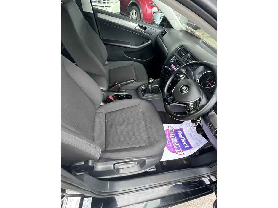 2017 Volkswagen Jetta - image 12