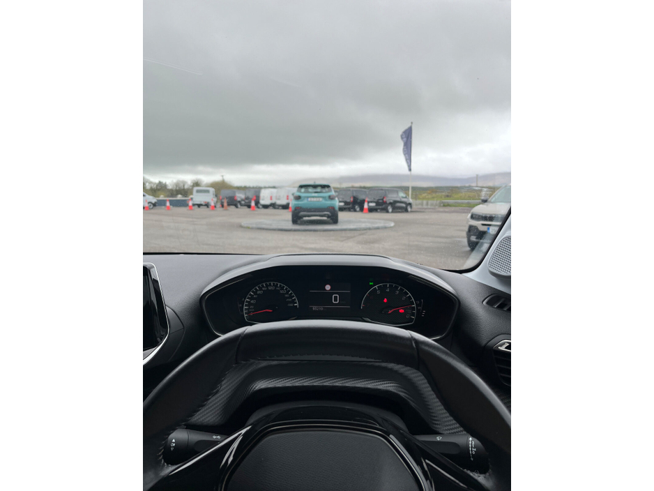 2020 Peugeot 208 - image 13