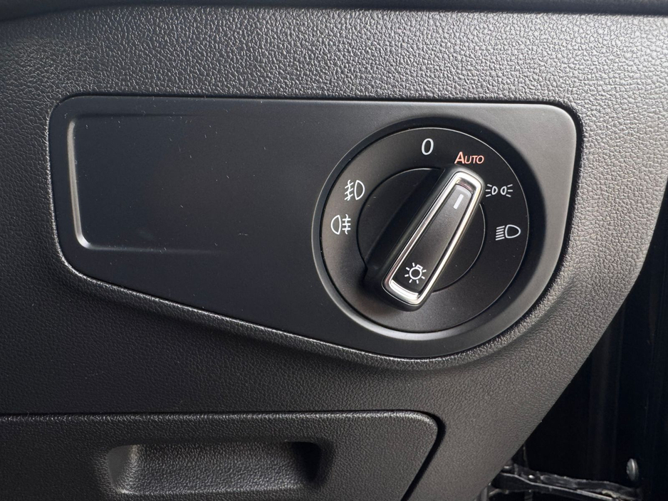 2018 Volkswagen Tiguan - image 39