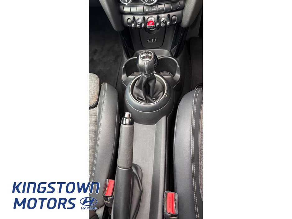 2015 MINI Cooper - image 14