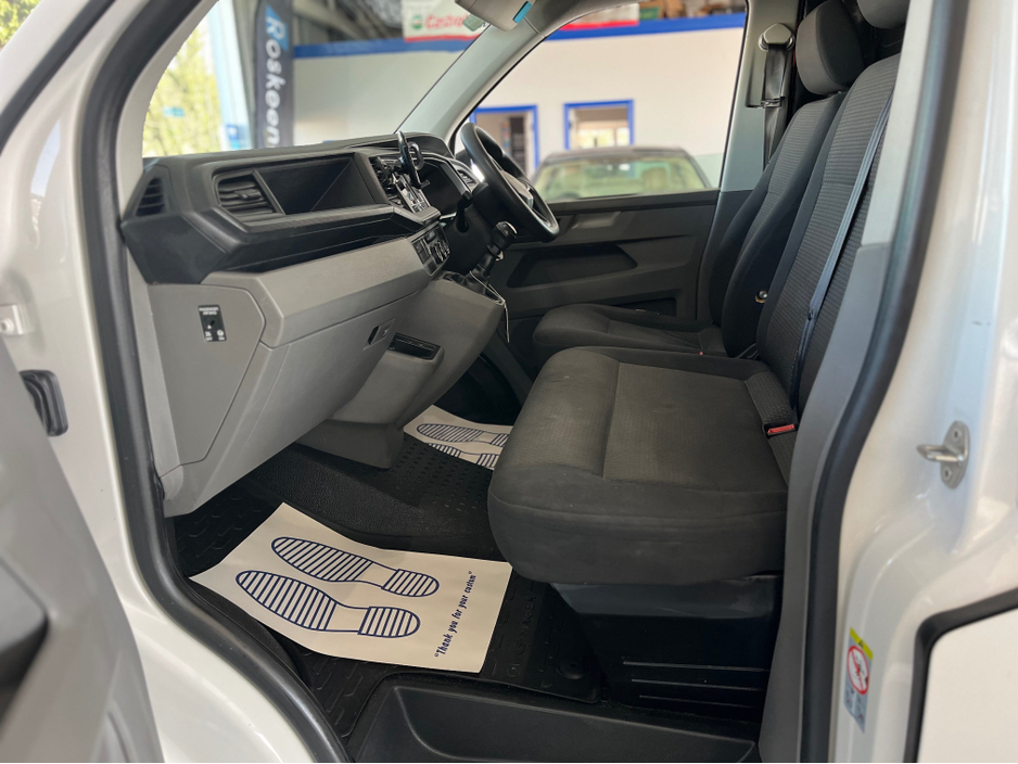 2021 Volkswagen Transporter - image 10