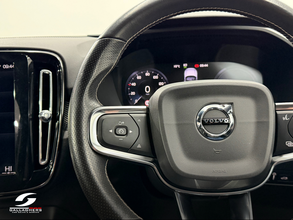 2020 Volvo XC40 - image 20