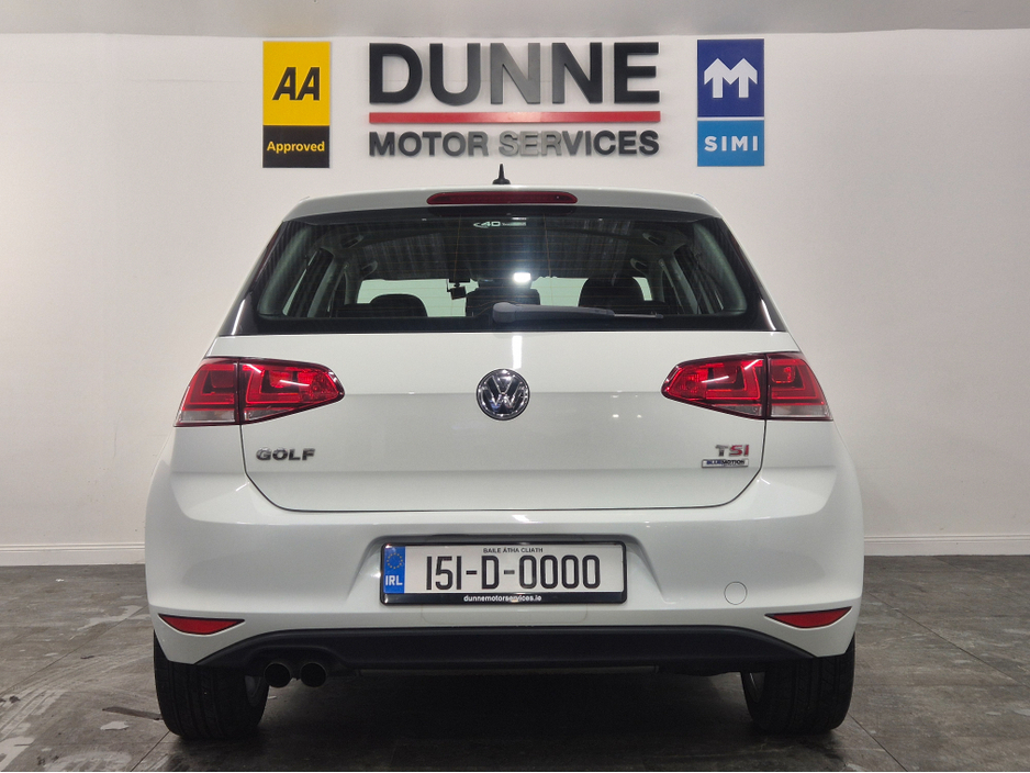 2015 Volkswagen Golf **HIGHLINE**ONLY 64000KMS**ALCANTARA SEATS*17" ALLOYS**LANE ASSIST**KEYLESS ENTRY AND START**ADAPTIVE CRUISE CONTROL**DUAL ZONE CLIMATE CONTROL**REVERSE CAMERA**BLUETOOTH STREAMING**FOLDING MIRRO €15,449