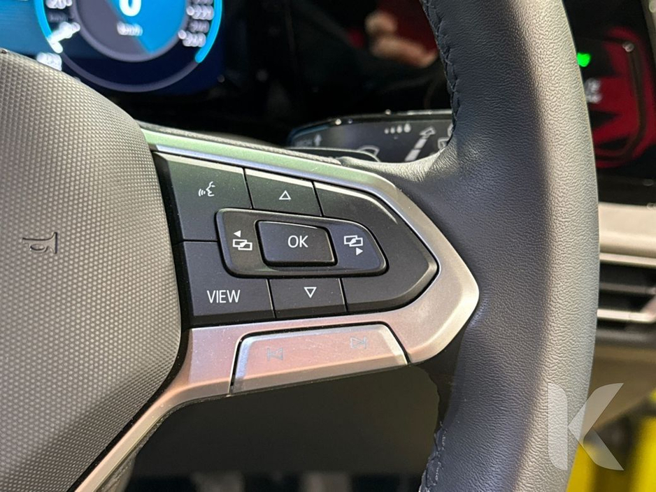 2024 Volkswagen Golf - image 21