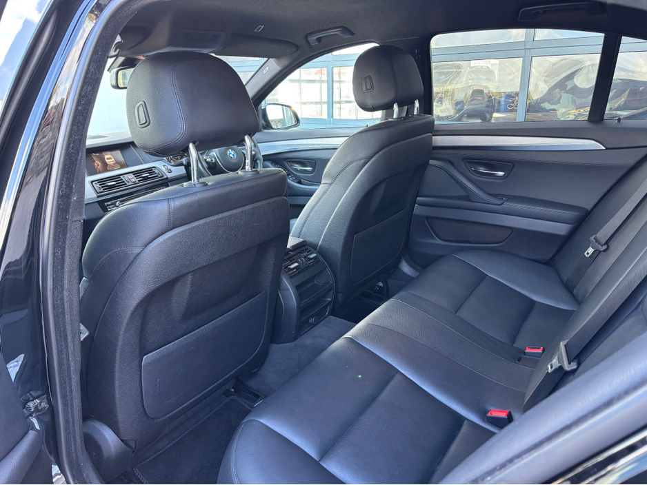 2016 BMW 5 Series - image 15