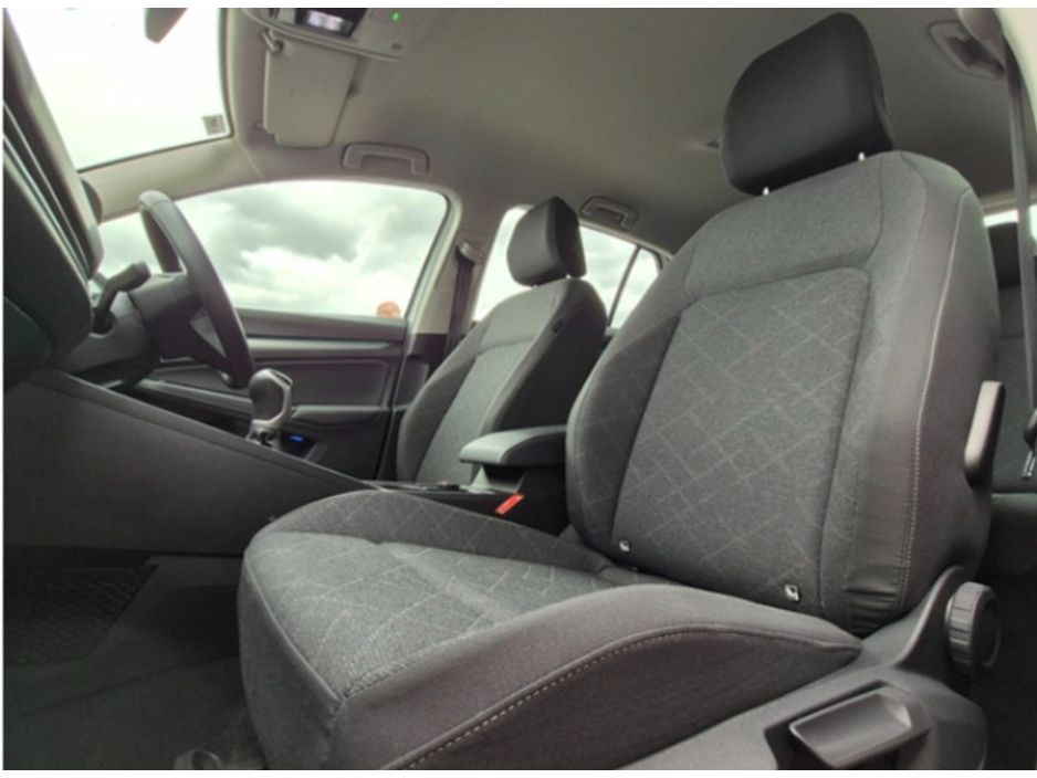 2023 Volkswagen Golf 2.0 TDI LIFE €26,995