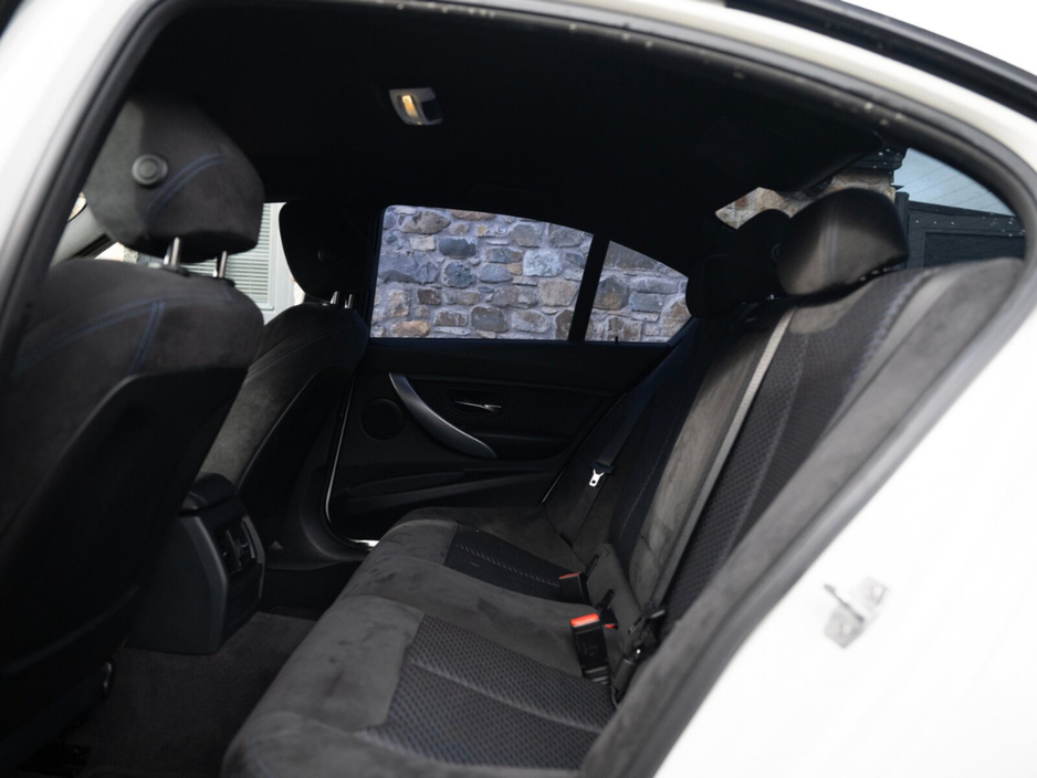 2013 BMW 3 Series - image 25