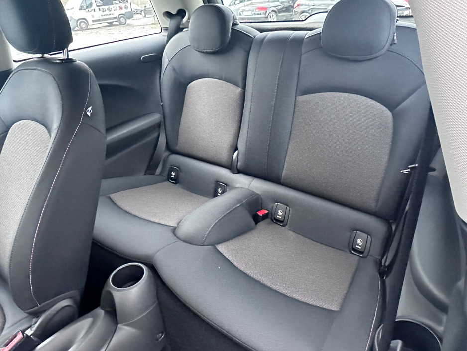 2015 MINI Hatch Cooper S Auto €11,950