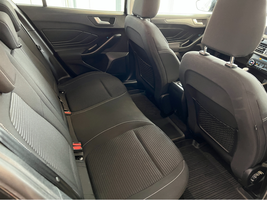 2023 Ford Focus - image 5