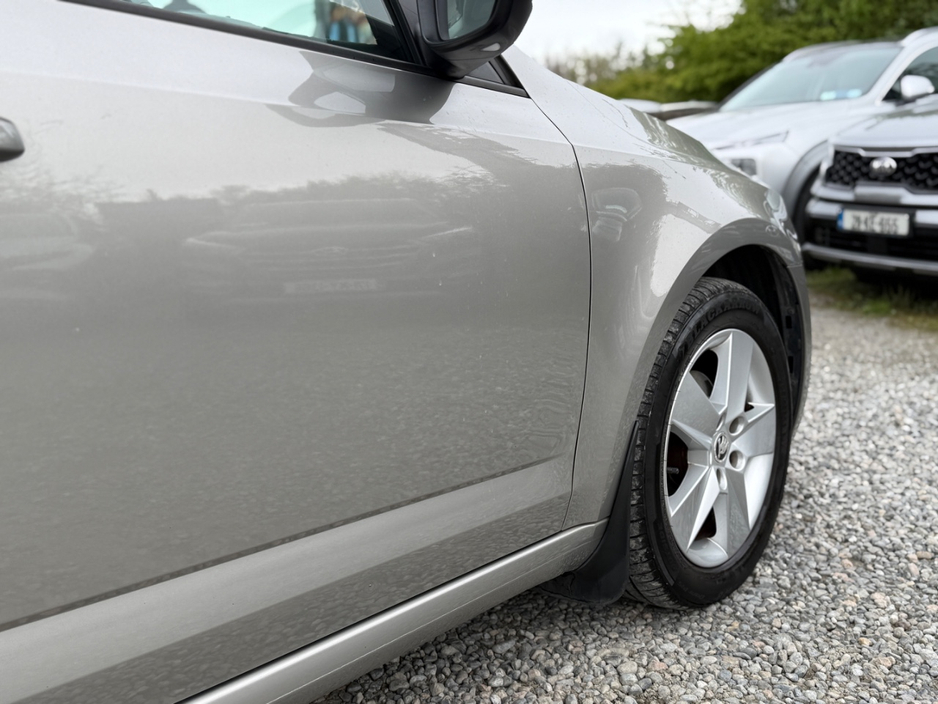 2017 Skoda Octavia - image 12