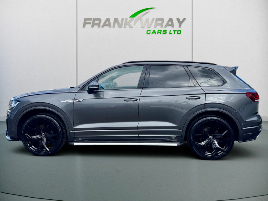 2019 Volkswagen Touareg - image 8