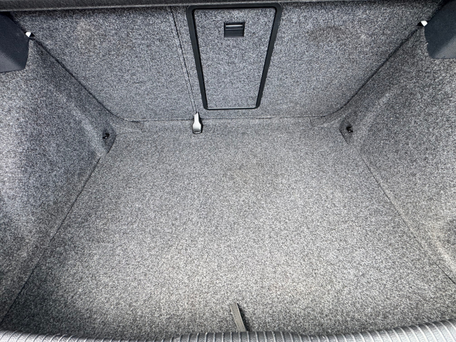 2013 Volkswagen Golf - image 17