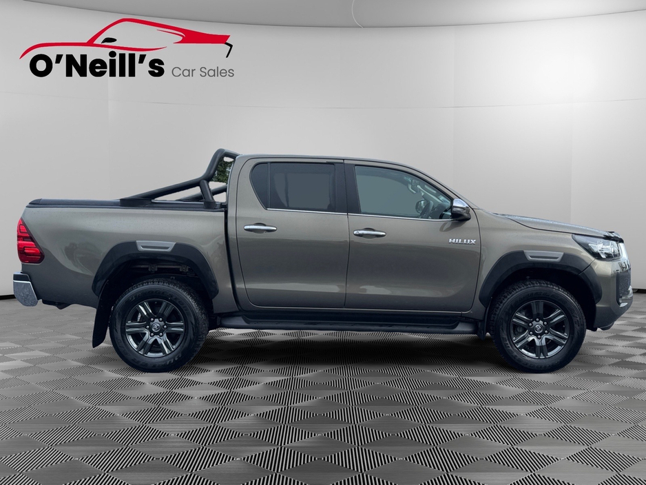 2025 Toyota Hilux *NO VAT* 2.8L SR5 MANUAL #340 €52,999