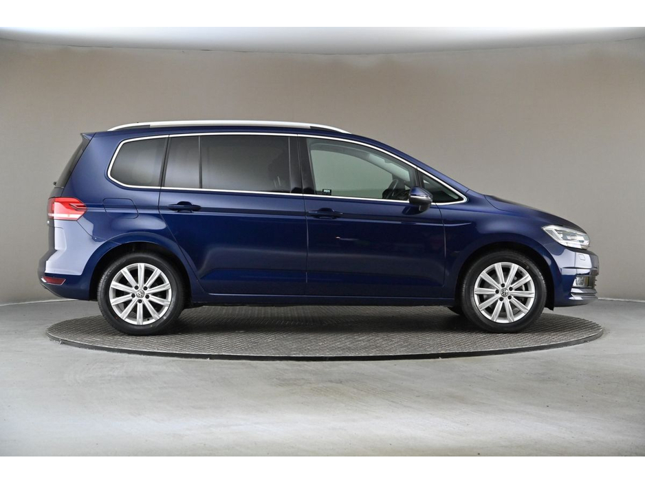 2016 Volkswagen Touran - image 11