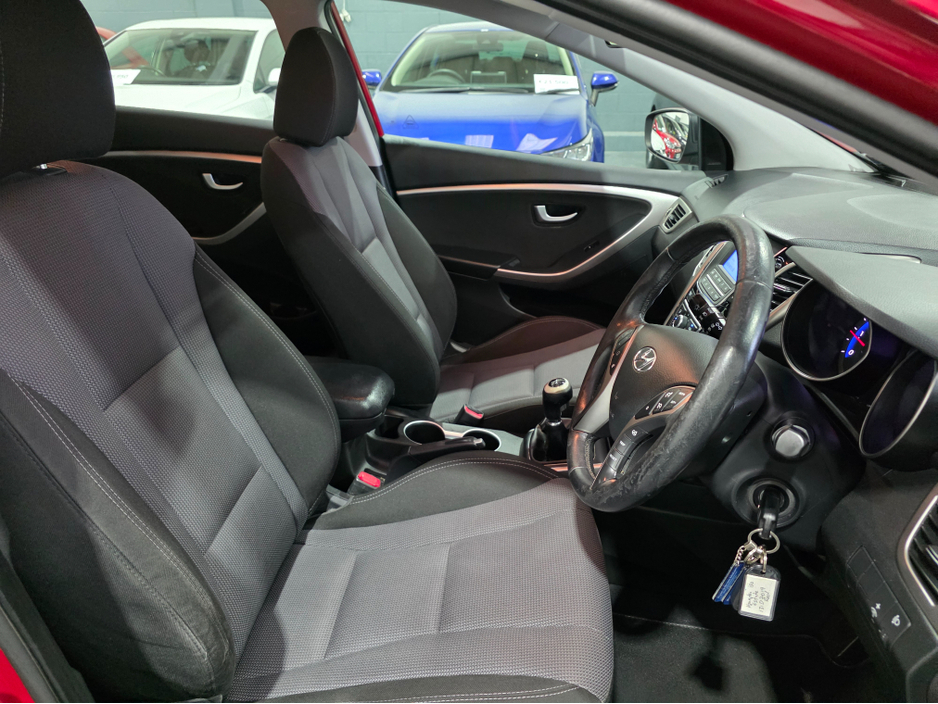 2013 Hyundai i30 - image 12