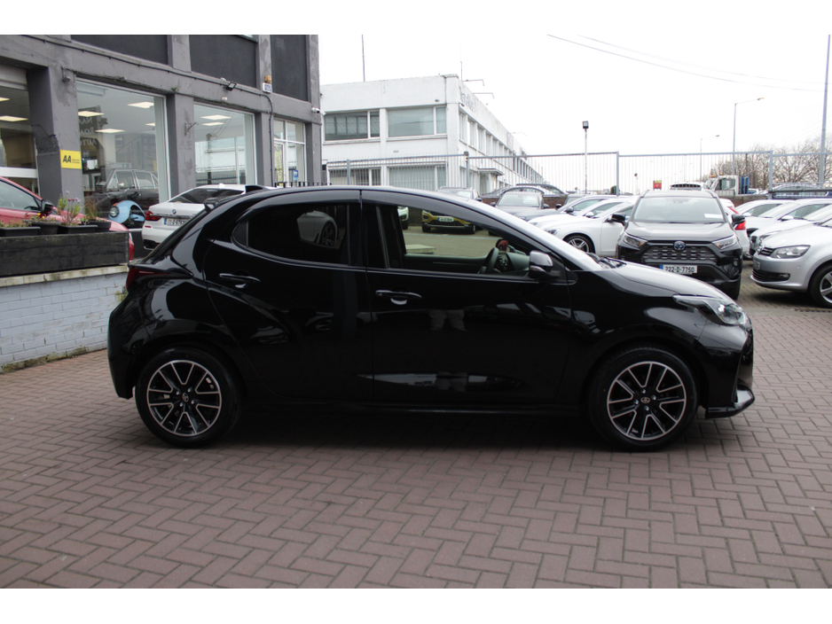 2020 Toyota Yaris - image 3