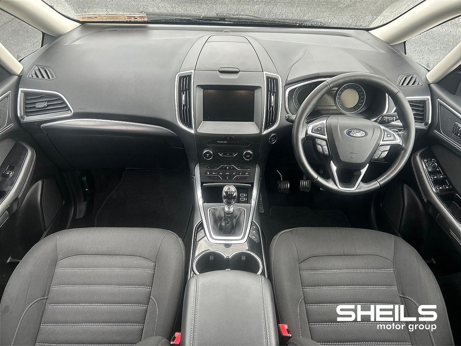 2017 Ford Galaxy - image 3