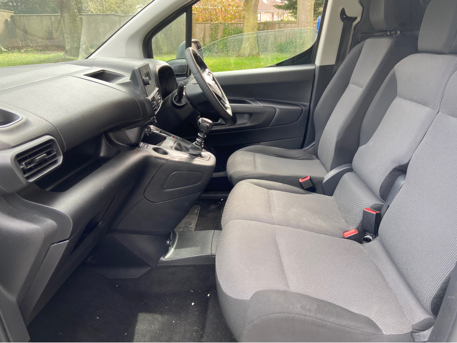 2022 Opel Combo - image 2