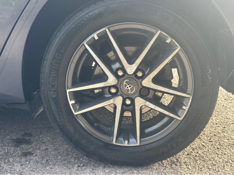 2014 Toyota Auris - image 9