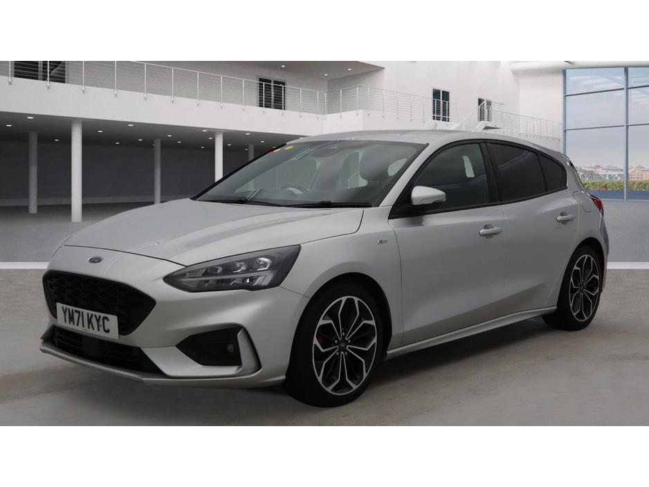 2022 Ford Focus - image 5