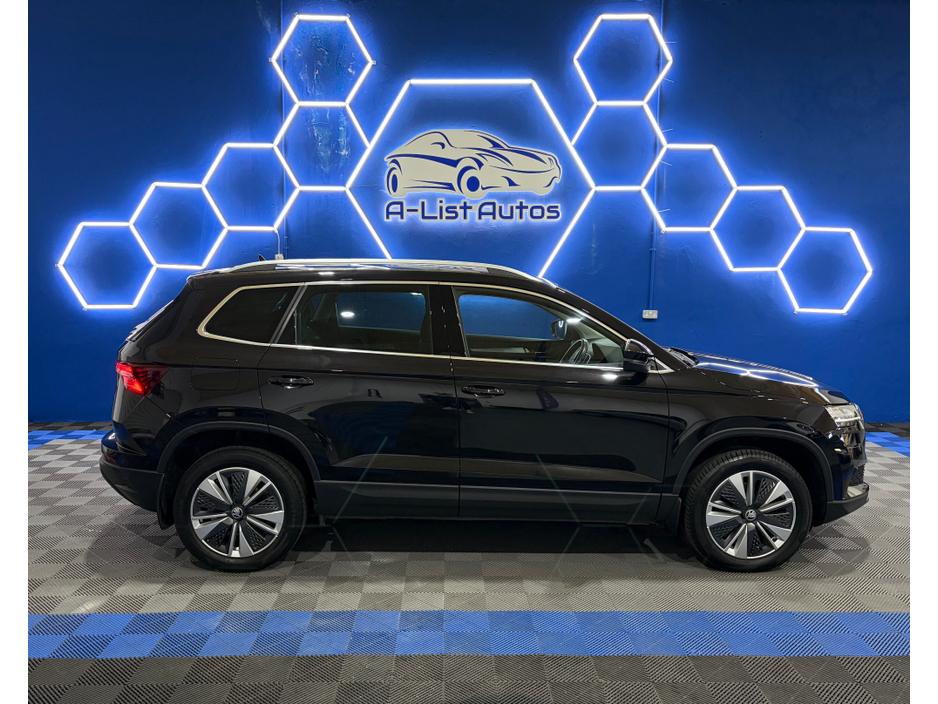2023 Skoda Karoq - image 2