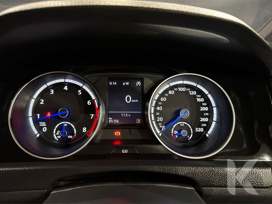 2015 Volkswagen Golf - image 28