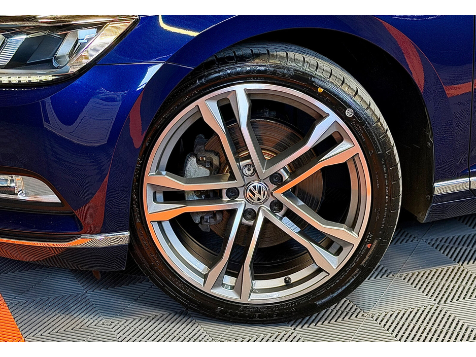 2018 Volkswagen Passat - image 15