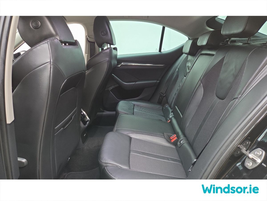 2023 Skoda Octavia - image 8