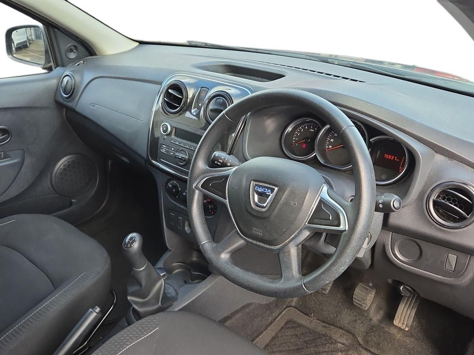 2018 Dacia Sandero - image 5
