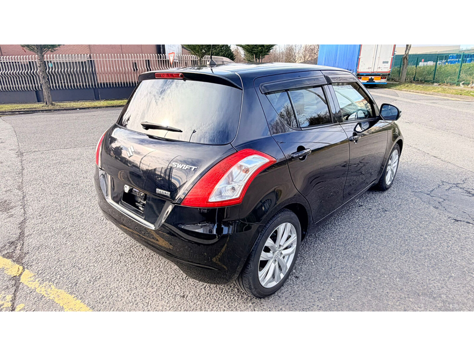 2014 Suzuki Swift - image 4