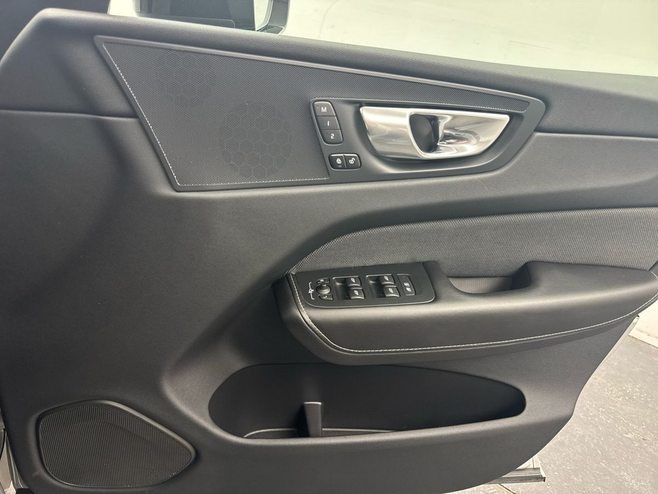 2023 Volvo XC60 - image 11
