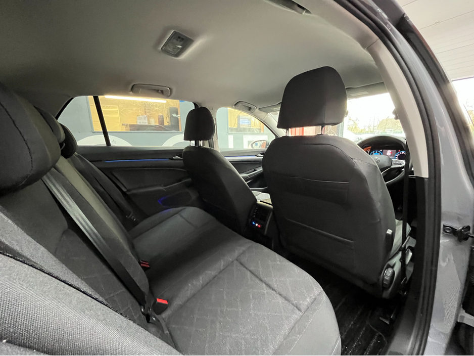 2024 Volkswagen Golf - image 13