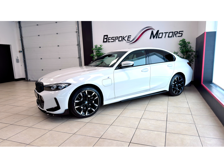 2025 BMW 3 Series - image 7