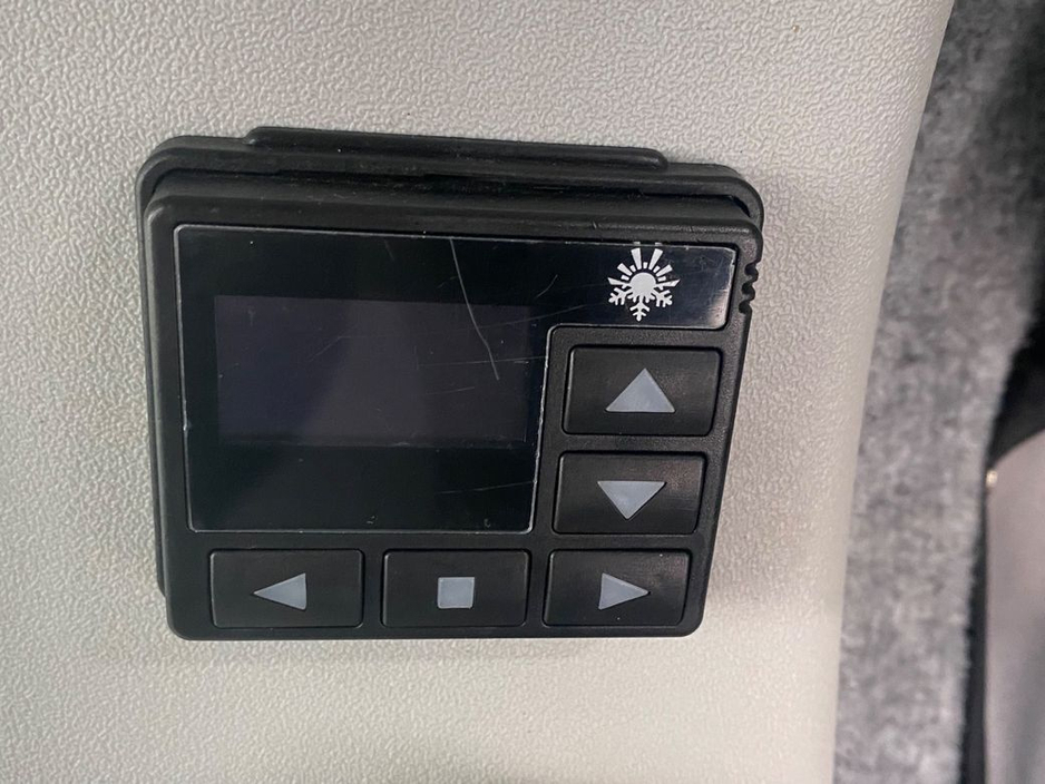 2018 Volkswagen Transporter - image 24