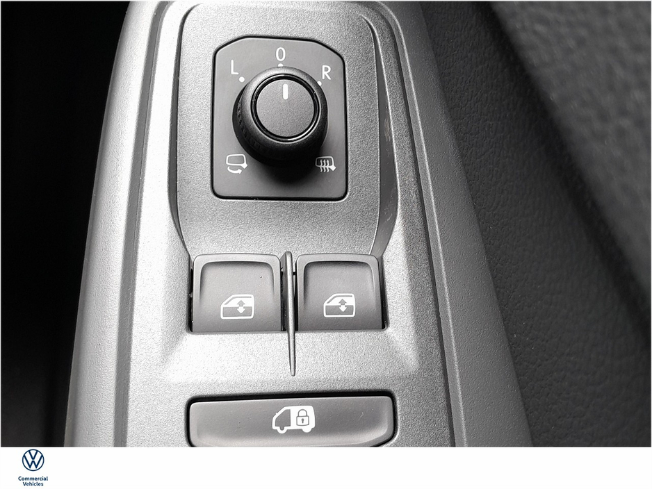 2025 Volkswagen Caddy - image 27