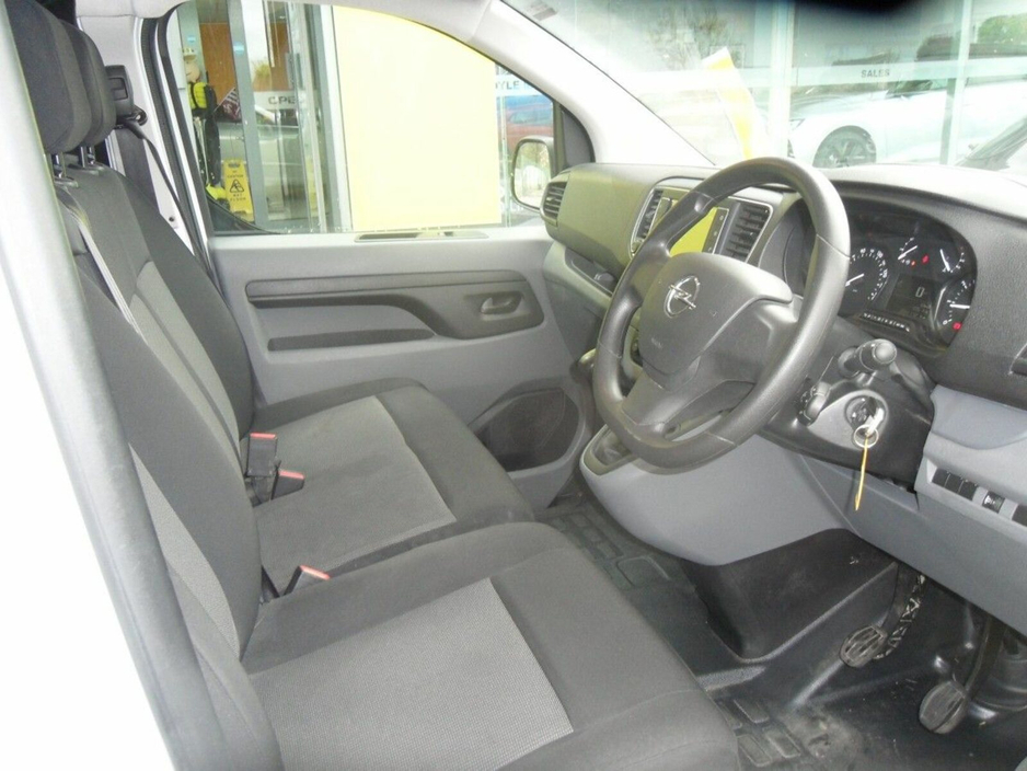 2022 Opel Vivaro - image 4