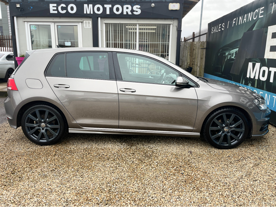 2016 Volkswagen Golf - image 8