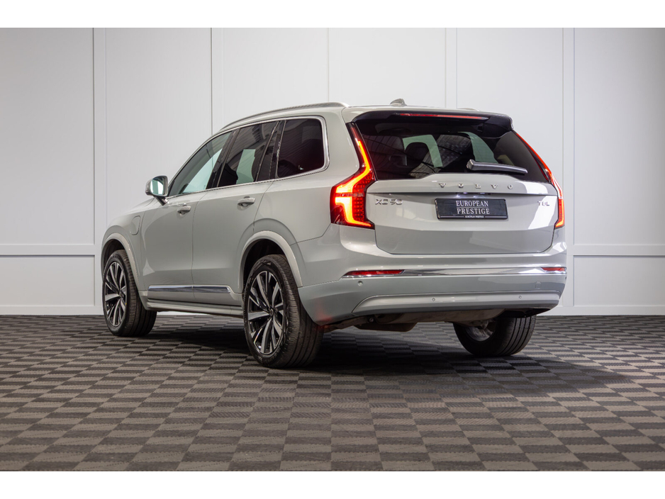 2025 Volvo XC90 - image 4