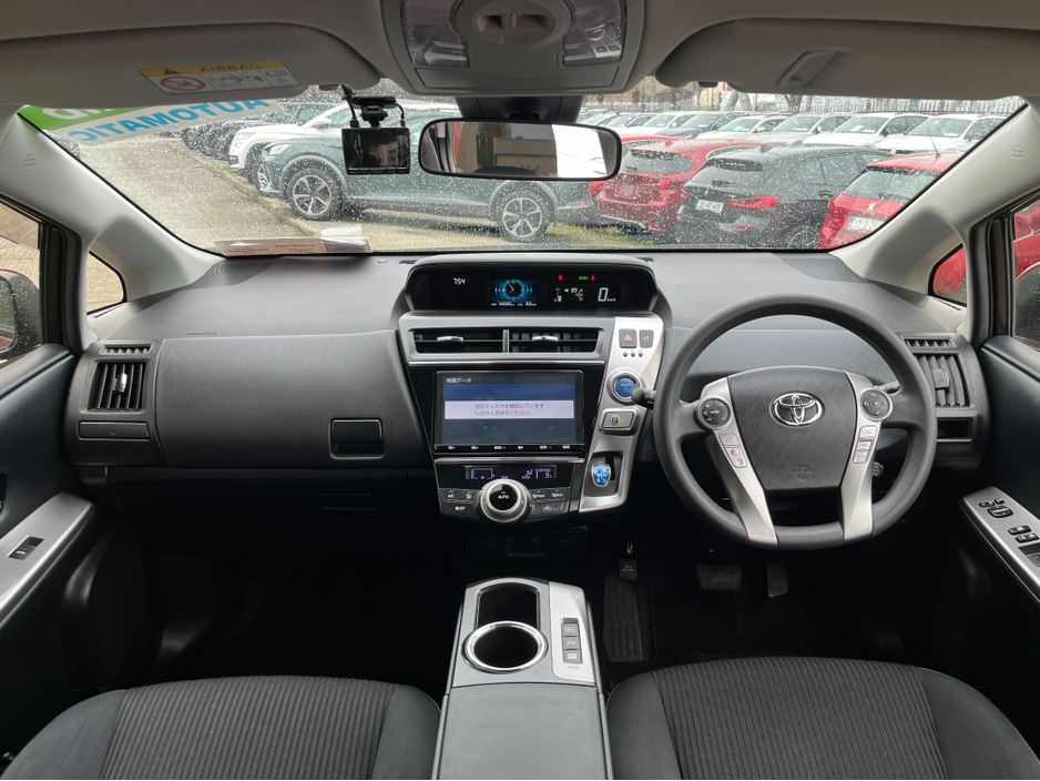 2019 Toyota Prius Alpha - image 15