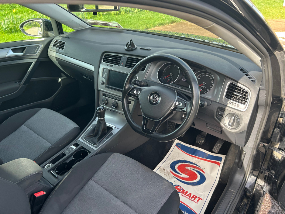 2016 Volkswagen Golf - image 9