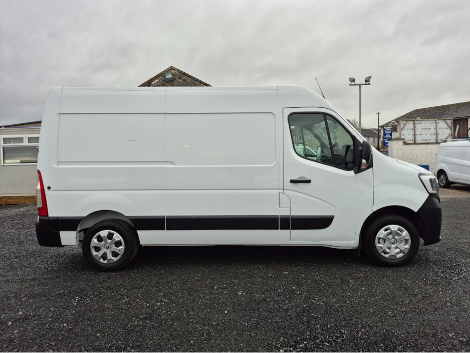 2022 Renault Master - image 7