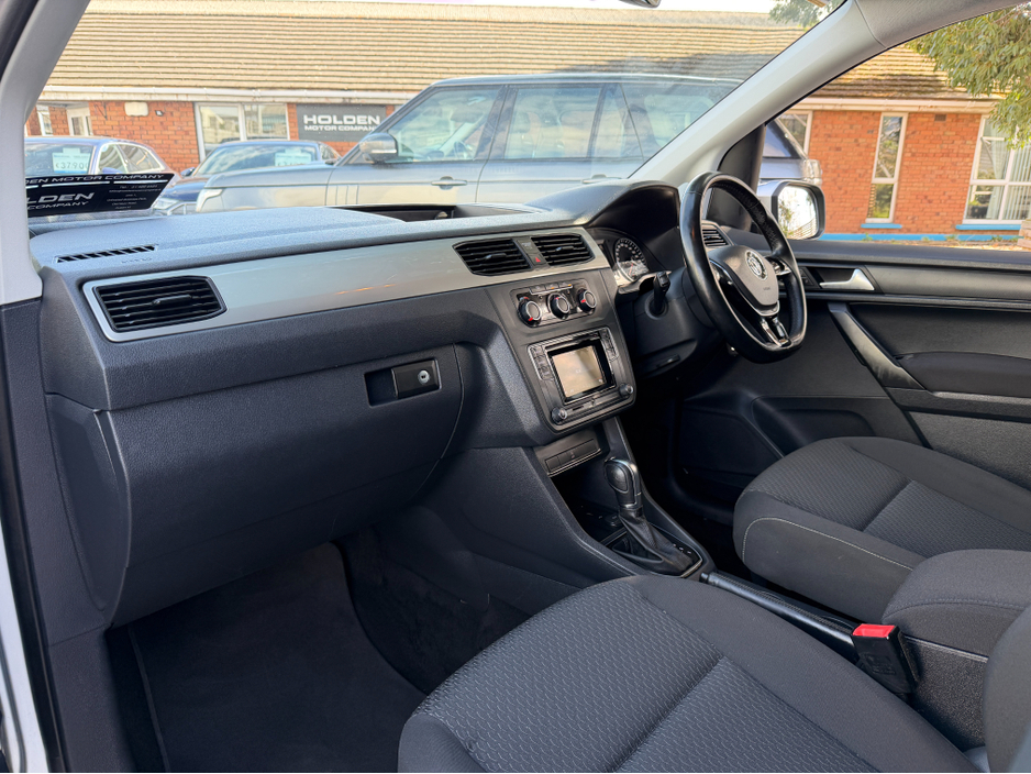 2016 Volkswagen Caddy - image 26